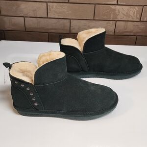 New With Tag Bearpaw Annabelle Dark Green Fur-lined Boots, Size 9 repells stains